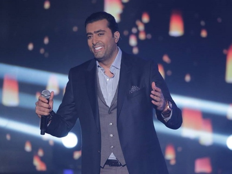 فيديو باسم ياخور يغني في ديو المشاهير ويحاول تغطية بشاعة صوته بتصرفات رجولية ساحرة